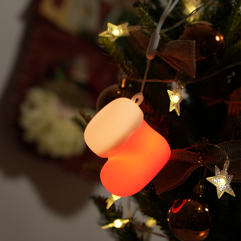 Christmas Stocking Hanging - クリスマスストッキング型シリコン製オーナメント。USB充電式LEDナイトライト。クリスマスデコレーション、子供部屋のムードランプ、ギフトに最適。