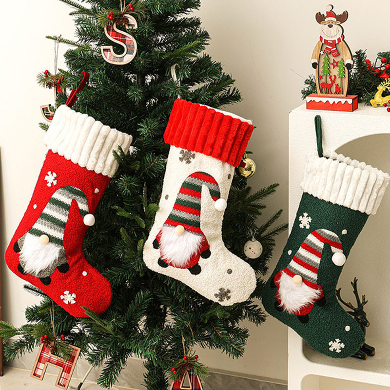Christmas Stocking Hanging - 新しいぬいぐるみクリスマスストッキングオーナメント、クリスマスギフトバッグ、冬のホリデーパーティーの家の装飾用の吊り下げツリーペンダントデコレーション ﻿