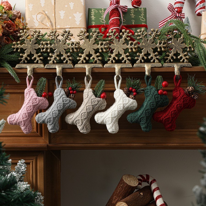 カラフルなケーブル編みの骨型クリスマスストッキング。クリスマ - Christmas Stocking Hanging のレビューと価格