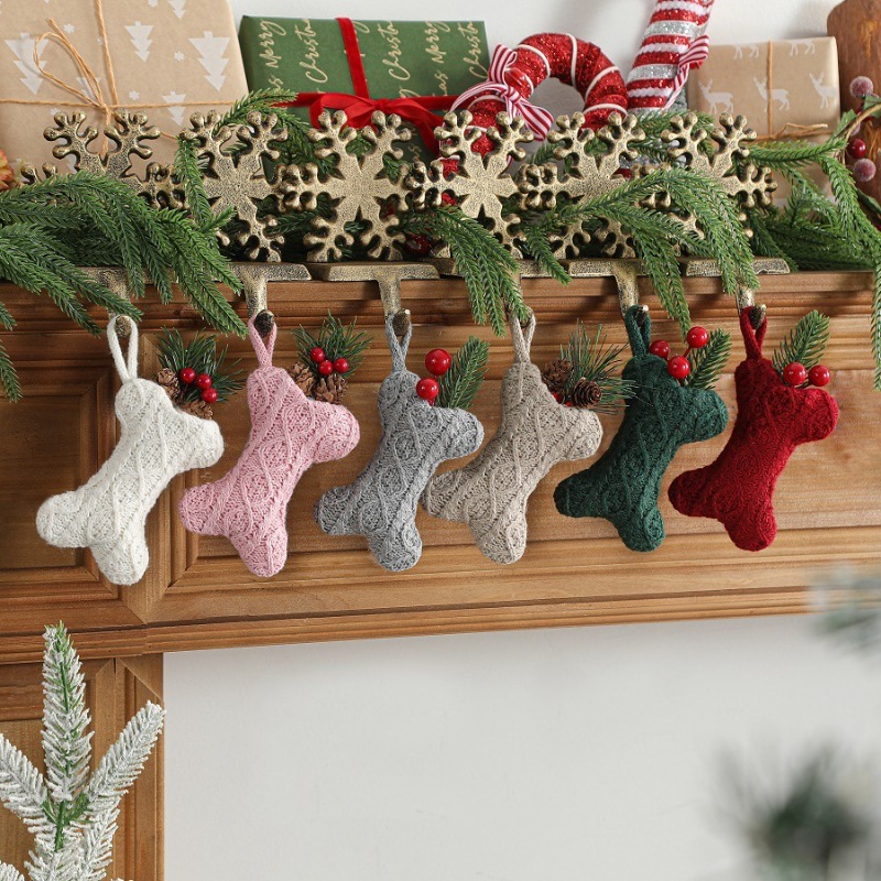 カラフルなケーブル編みの骨型クリスマスストッキング。クリスマ - Christmas Stocking Hanging のレビューと価格